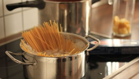 El agua en la que hervimos la pasta se puede reciclar para otros usos. (Foto: Pixabay)