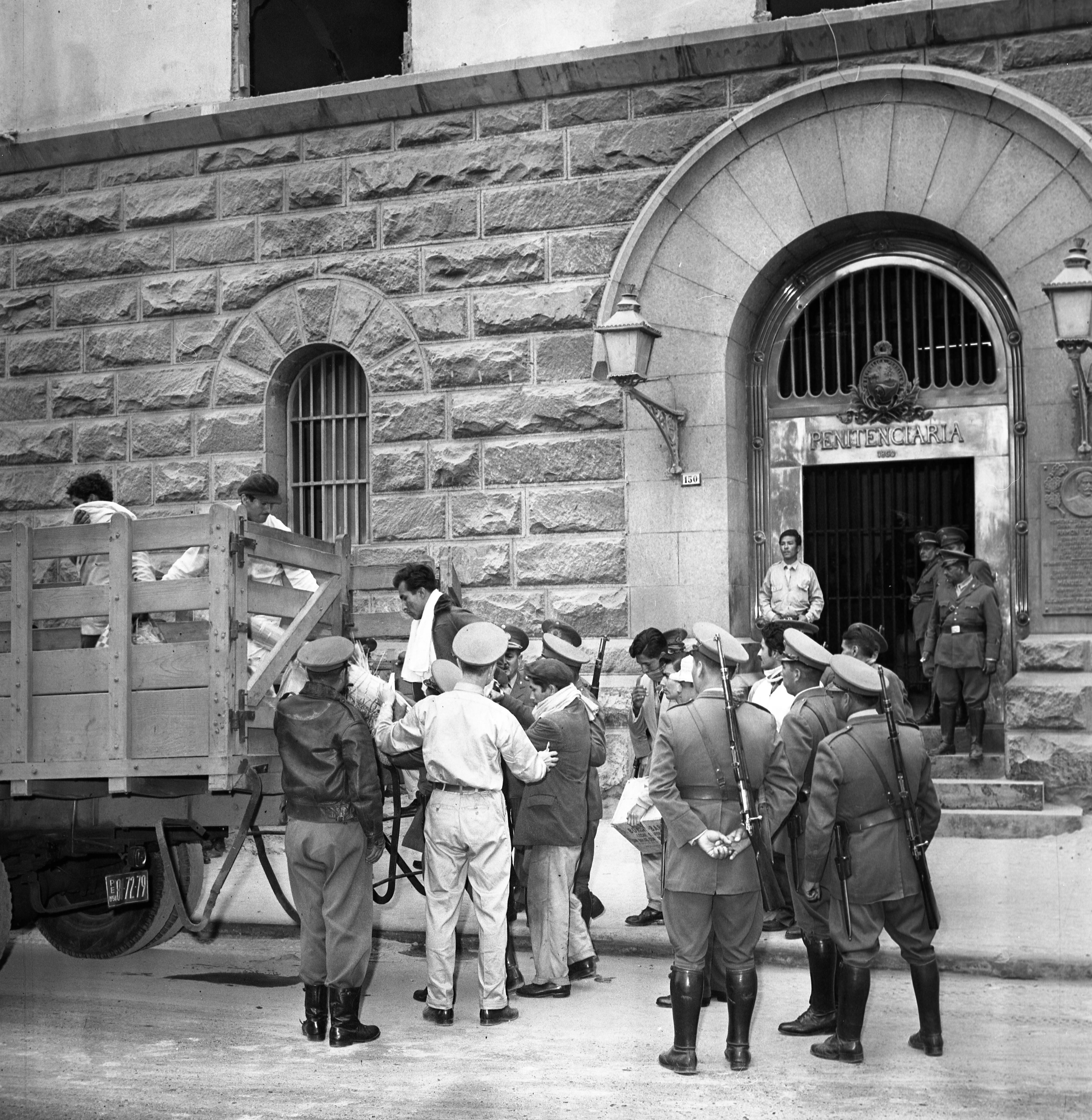 El 30 de mayo de 1961, fueron trasladados varios presos de la Penitenciaria de Lima al penal El Frontón. (Foto: Archivo Histórico El Comercio) 