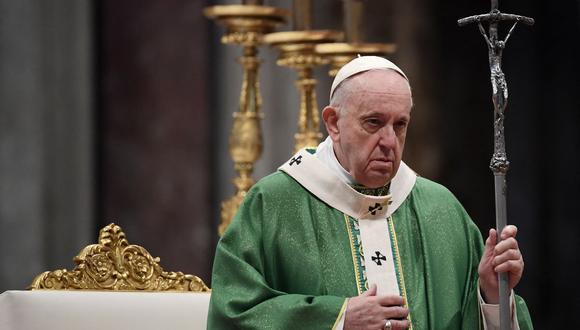 El papa Francisco celebra una misa con motivo del Domingo de la Palabra de Dios el 23 de enero de 2022 en la basílica de San Pedro en El Vaticano. (Filippo MONTEFORTE / AFP).