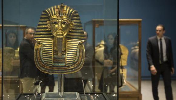 Una imagen muestra la máscara dorada del rey Tutankamón en el Museo Egipcio de El Cairo. (Foto: AFP)