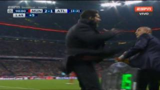 Simeone se molestó y dio manazo a delegado del Atlético [VIDEO]