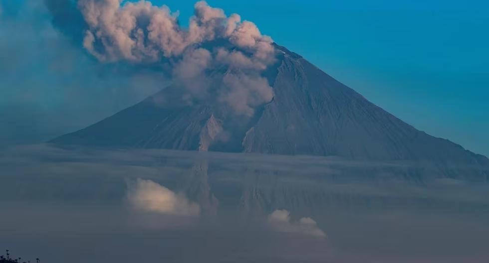 Ecuador: Sangay volcano generates an explosion every half minute