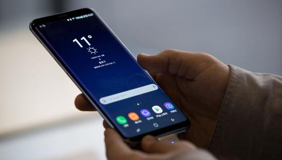 FOTO 3 | Samsung Galaxy S8. El caballo de batalla de la tecnológica surcoreana fue presentado el 29 de marzo y salió a la venta el 21 de abril del presente año. Es el primer móvil Android en aparecer en esta lista. Su característica más resaltante es su moderno hardware, mucho mejor que sus predecesores.  Igualmente, su diseño lo hace único en la línea Galaxy, con pantalla bastante más grande y curva. (Foto: Bloomberg)