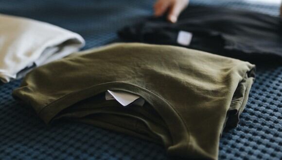 Trucos caseros | Conoce las mejores ideas para reutilizar tus viejas camisetas. (Foto: Pexels/Polina Tankilevitch)