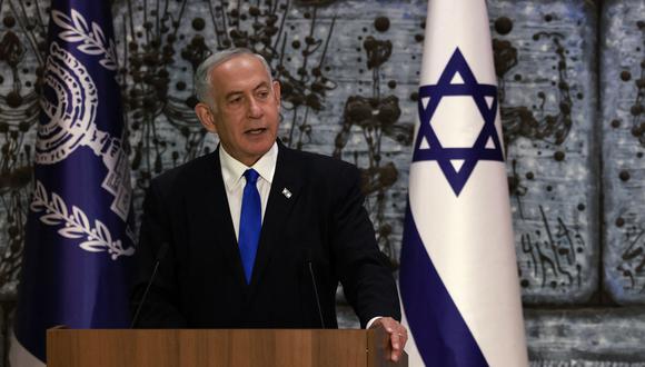 El presidente del partido Likud de Israel, Benjamin Netanyahu, da una declaración después de que el presidente del país le encargara formar un nuevo gobierno, en Jerusalén, el 13 de noviembre de 2022. (Foto de Menahem KAHANA / AFP)