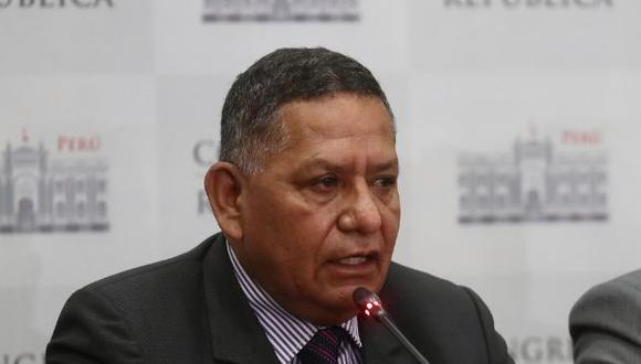 El parlamentario fue cuestionado por el líder del partido Renovación Popular, Rafael López Aliaga, quien le pidió renunciar a la bancada. (Foto: Congreso)