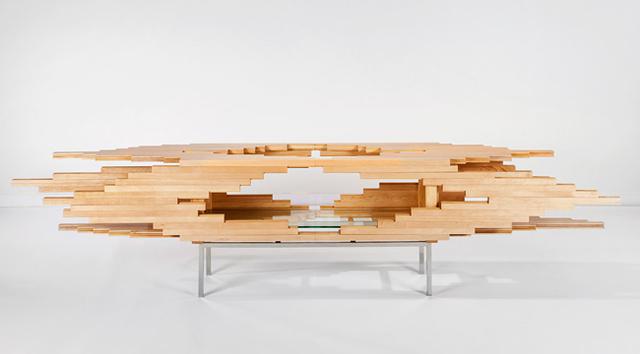 Esta mesa parece “explotar” creando interesantes formas - 1