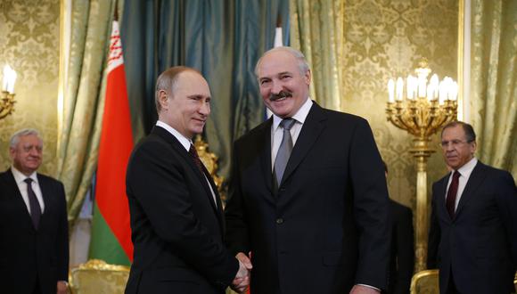 Aliados: el ruso Vladimir Putin y el bielorruso Alexander Lukashenko. AP
