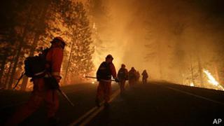 California enfrenta uno de los peores incendios de su historia