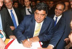 Facebook: Diego Maradona llama “ladrón” a Blatter en tres idiomas
