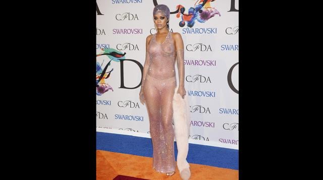 Rihanna acaparó miradas con un vestido nada discreto - 7