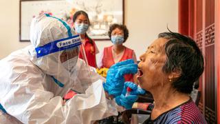 China registra 53 nuevos casos del coronavirus, de los que 24 son contagios locales 