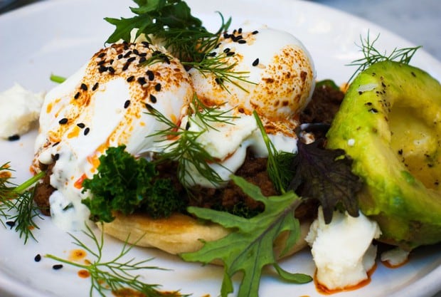 Los huevos benedict es un plato contundente y de sabor exquisito. (Foto: Pexels)