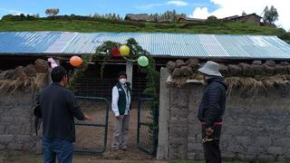 Ayacucho: entregan cobertizos a familias ganaderas para proteger de heladas a 6 mil 600 alpacas y ovinos 