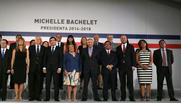 Bachelet recibirá "un país con la vara muy alta"