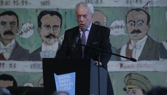 Mario Vargas Llosa en 2014, durante el desarrollo de la primera bienal (2014), durante un conversatorio en el Museo de arte Contemporáneo. (Foto: El Comercio)