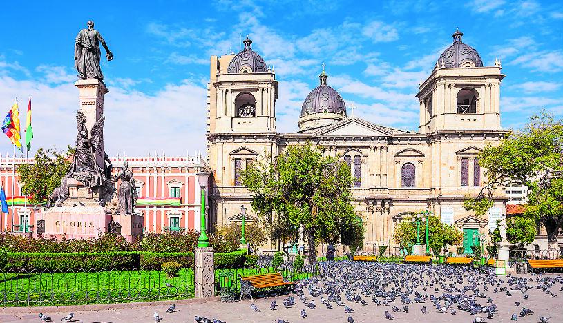 Plaza Murillo: Empieza el día conociendo el centro. Allí están el Palacio de Gobierno y la catedral Nuestra Señora de la Paz. (Foto: Shutterstock)