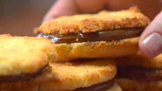 Así se preparan los novedosos alfajores de coco | VIDEO