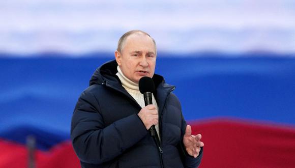 El presidente de Rusia, Vladimir Putin, pronuncia un discurso por el octavo aniversario de la anexión de Crimea en el estadio Luzhniki de Moscú el 18 de marzo de 2022. (Alexander VILF / POOL / AFP).