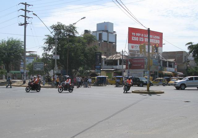 Servicio ilegal de taxi en moto tiene más de 15 años de funcionamiento en Piura. (Foto: Ralph Zapata)