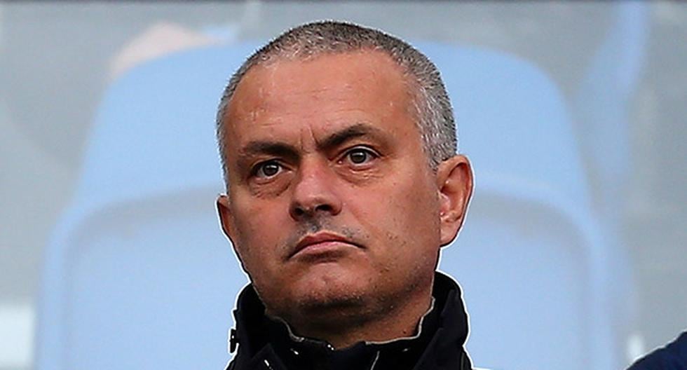 José Mourinho da un paso firme para tomar el buzo del Manchester United. (Foto: Getty Images)