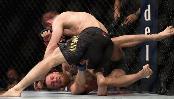 ¡McGregor perdió ante Khabib! Irlandés cayó sometido por una llave de estrangulación en UFC 229 | VIDEO. (Foto: AFP)