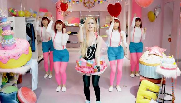 Avirl Lavigne respondió a acusaciones de racismo: "Amo Japón"