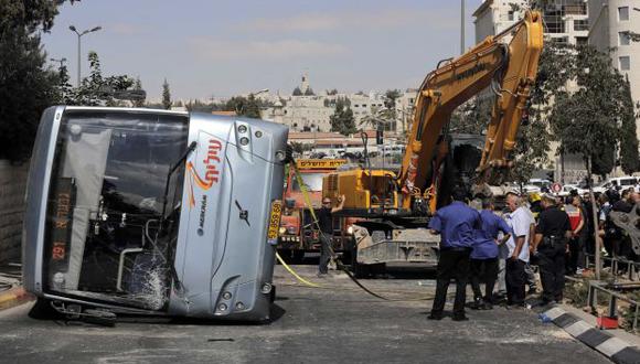 Un muerto tras atentado con una excavadora en Jerusalén