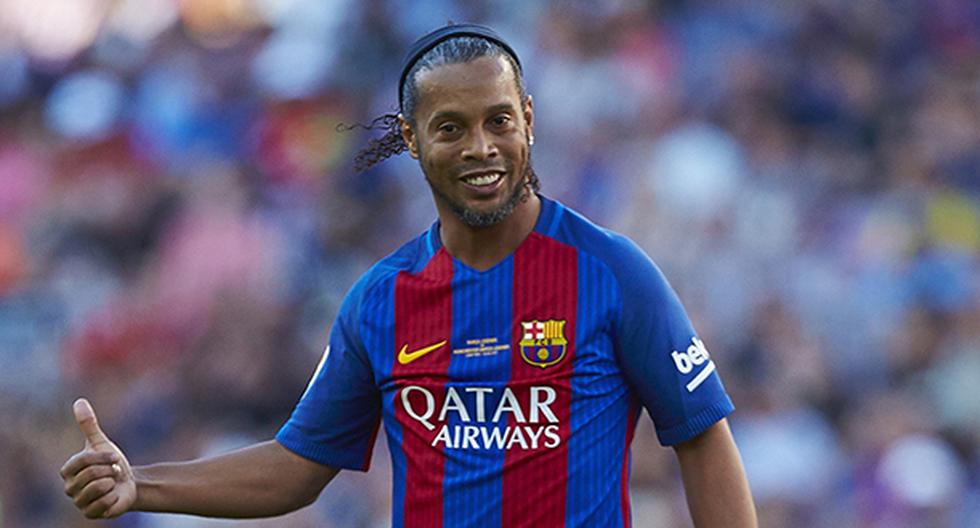 Ronaldinho Gaucho volvió a ponerse la camiseta del Barcelona (Foto: EFE)