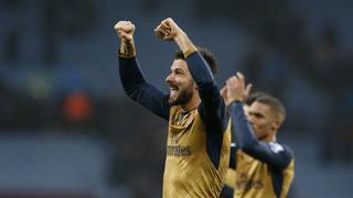Arsenal venció 2-0 al Aston Villa y es líder de Premier League