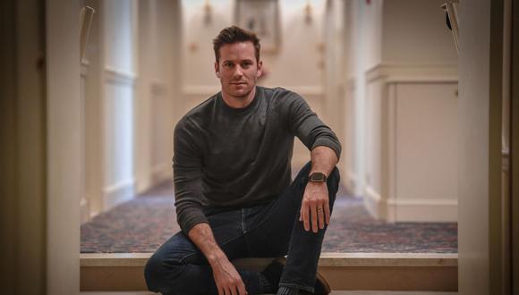 Armie Hammer canceló varios proyectos tras las denuncias de abuso sexual en su contra. (Foto: Stephane De Sakutin / AFP)