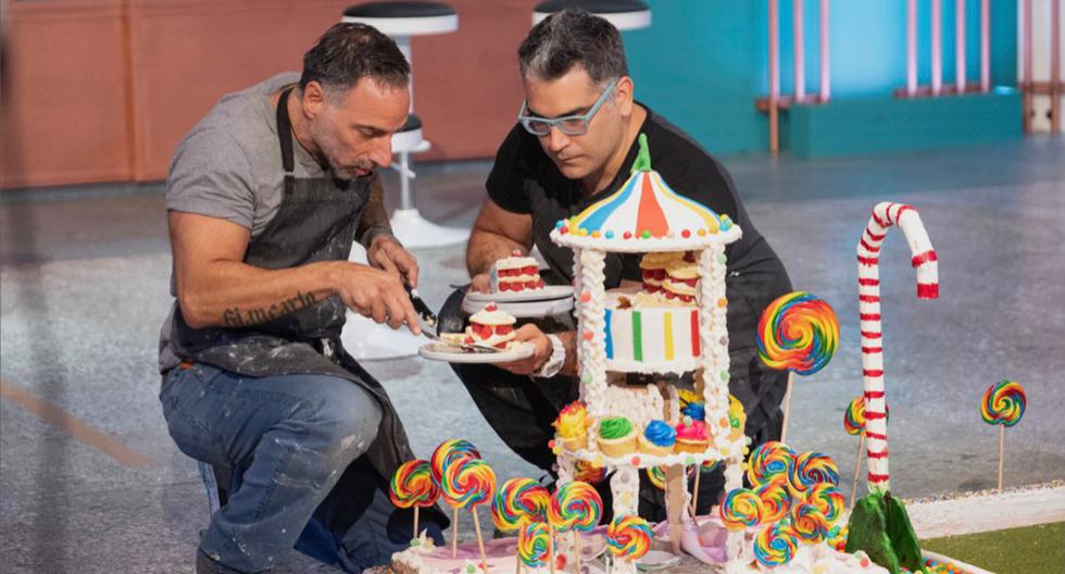 Mario junto a su compañero, un pastelero italiano llamado Joe, durante uno de los capítulos de "Delicias de la ingeniería". (Foto: Patrick Wymore/Netflix)