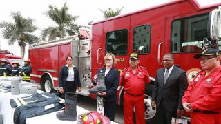 Primera dama recibió donaciones de EE.UU. para bomberos