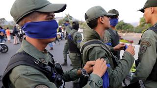 Unos 25 militares venezolanos piden asilo en la embajada de Brasil en Caracas