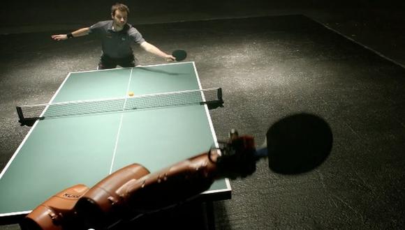 VIDEO:Un brazo robótico se enfrenta a un campeón de ping pong