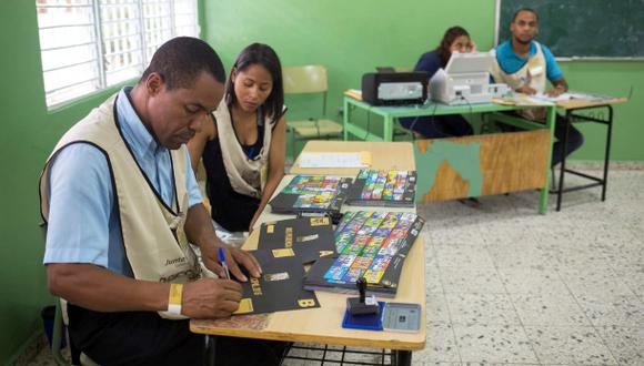 República Dominicana celebra elecciones en medio de retrasos
