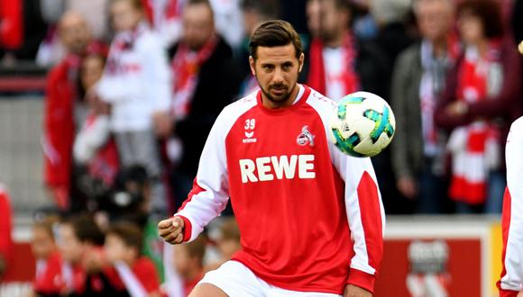 En una entrevista con el periódico alemán "Kicker", Claudio Pizarro explicó que no solo puede desempeñarse como atacante. ¿Qué función ocuparía con Colonia en estos encuentros? (Foto: AFP)