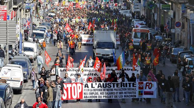 Miles de franceses se suman a protestas contra recortes - 10