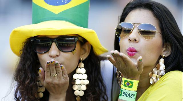 Brasil vs. Chile: las hinchas brasileñas más bellas en tribunas - 1