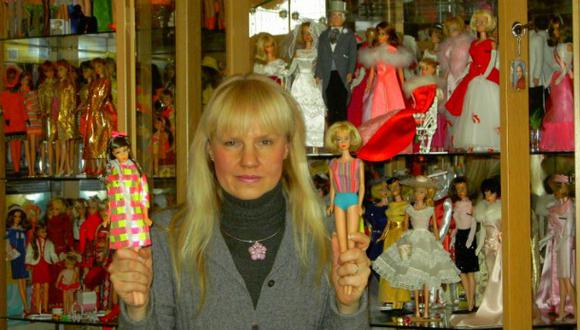 Conoce a la mayor coleccionista de muñecas Barbie [VIDEO]