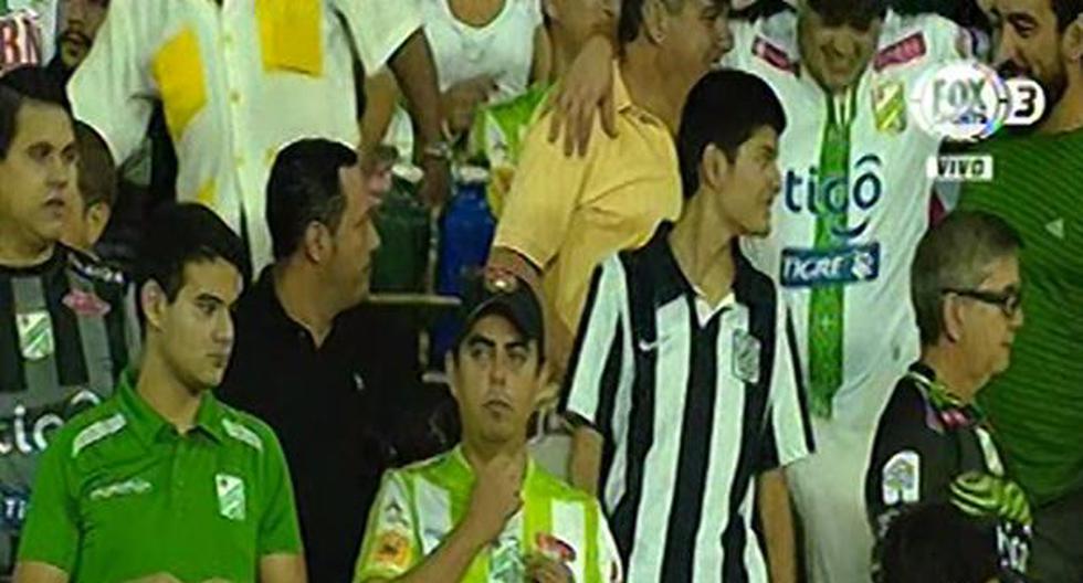 Hincha de Alianza Lima fue captado en partido de Oriente Petrolero vs Universitario de Deportes | Foto: Captura