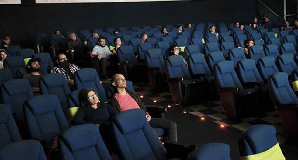 Los cines de Italia deberán reducir sus aforos para mantener por lo menos un metro de distancia entre los espectadores. (Foto: EFE)