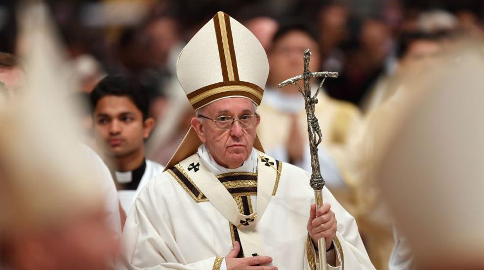 El papa Francisco realizando una misa en el Vaticano por Semana Santa. (Foto:AFP)