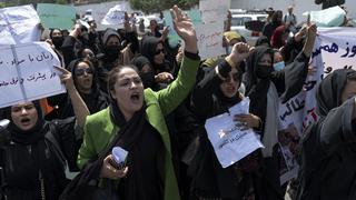 Protesta contra cierre de escuelas secundarias para niñas en Afganistán