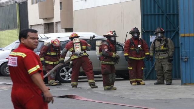 Chorrillos: bomberos controlaron fuga de gas en fábrica textil  - 2