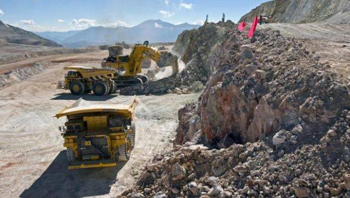 Precio del zinc toca máximos de cinco años y cobre también sube