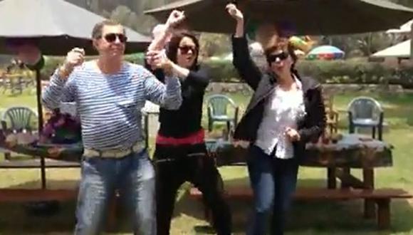 Lucía Oxenford y sus padres parodian el "Gangnam Style"