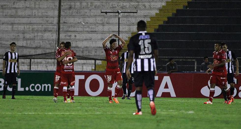 Blooper de Alianza Lima terminó en gol de Huracán. (Foto: Perú.com)