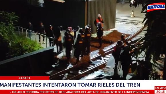 Reportan heridos y trenes detenidos por enfrentamientos entre manifestantes y policías por sistema de venta de boletos a Machu Picchu. (Foto: Exitosa Noticias)