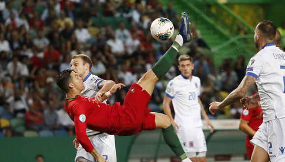 Cristiano Ronaldo intentó marcar de chalaca en el Portugal vs. Luxemburgo y este fue el resultado. (Foto: AP/Armando Franca)